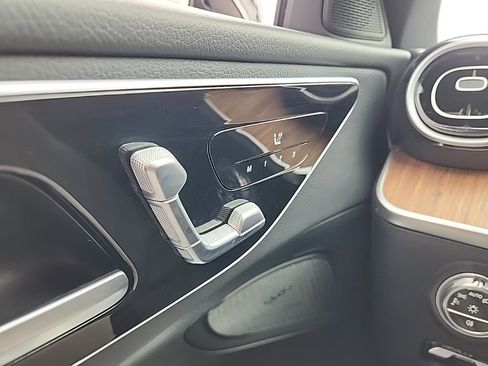 Used 2024 Mercedes-Benz C 300 Sedan image 33