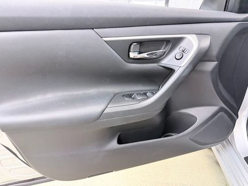 Used 2017 Nissan Altima 2.5 S w/ Power Driver Seat Package FWD image 8