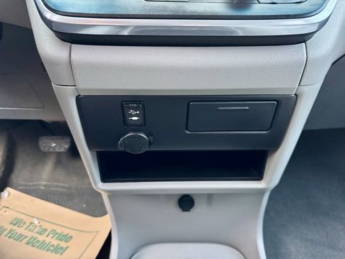 Used 2015 Toyota Sienna LE image 32