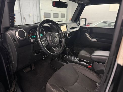 Used 2015 Jeep Wrangler Unlimited Sahara w/ Dual Top Group image 17