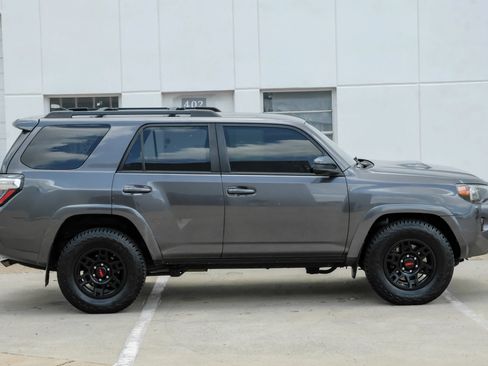 Used 2018 Toyota 4Runner TRD Off-Road Premium AWD/4WD image 8
