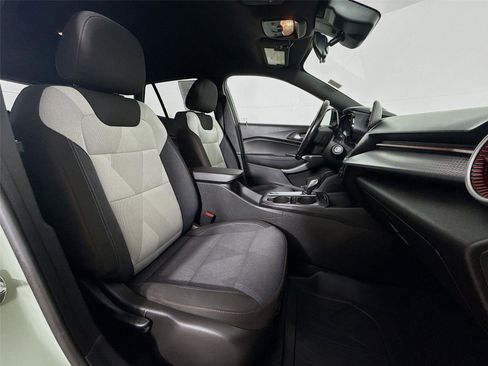 Used 2024 Chevrolet Trax RS w/ Driver Confidence Package image 27