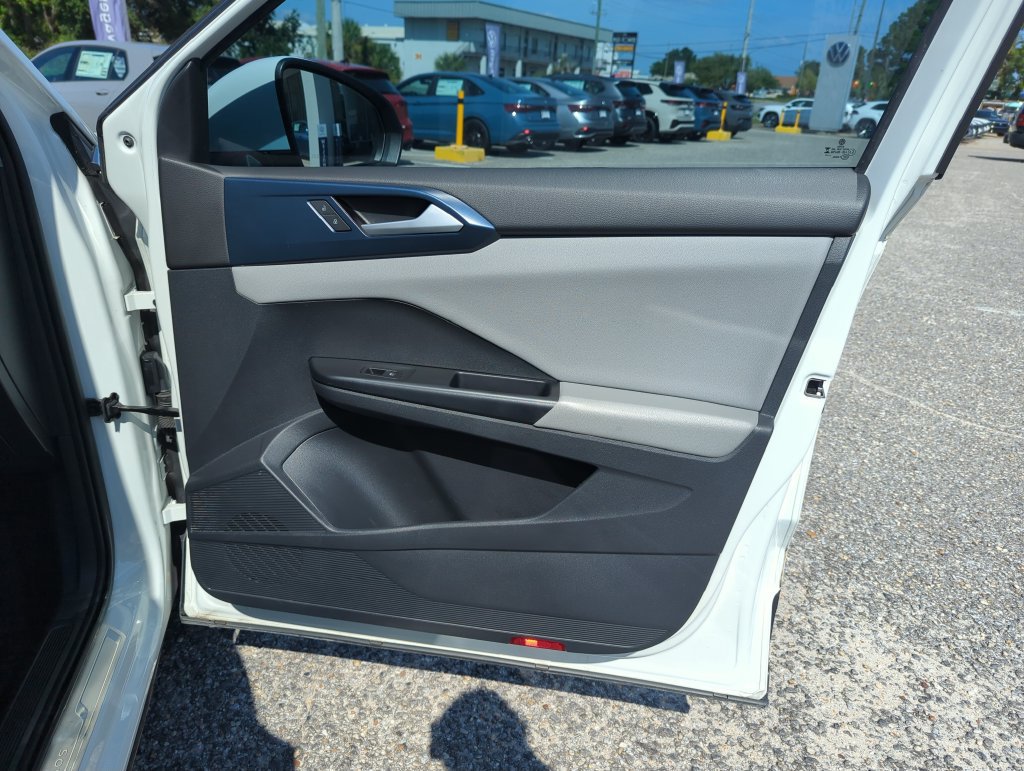 Certified 2023 Volkswagen Taos SE FWD image 34