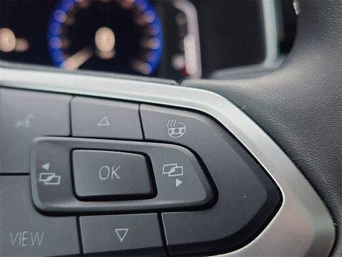 Certified 2025 Volkswagen Taos SEL image 21