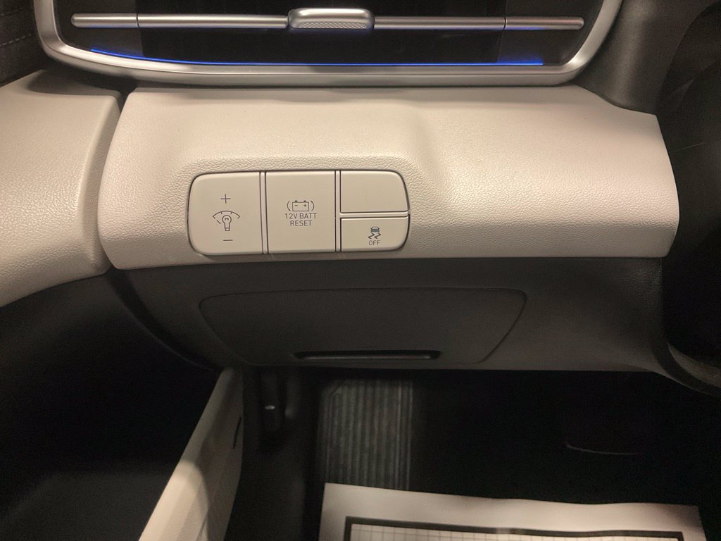 Used 2025 Hyundai Elantra Limited FWD image 18