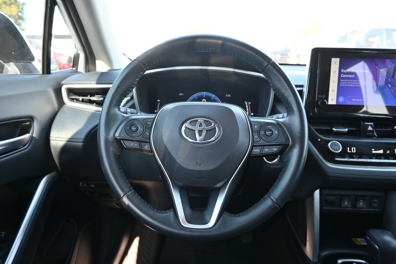 Used 2023 Toyota Corolla Cross XLE w/ Convenience Package FWD image 10
