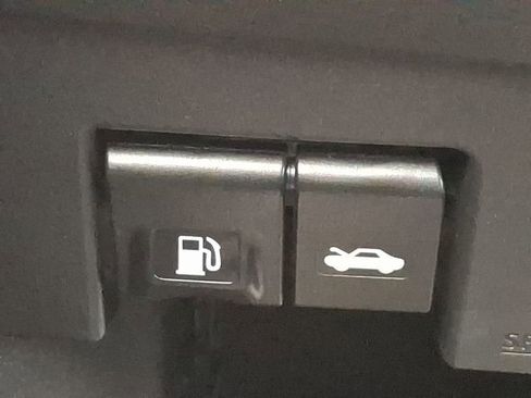 Used 2019 Nissan Kicks S image 26