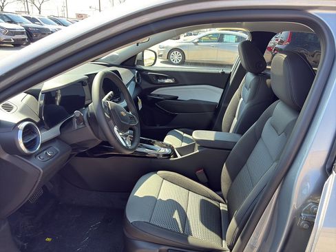 New 2026 Chevrolet Trax LT w/ Sunroof Package FWD image 5