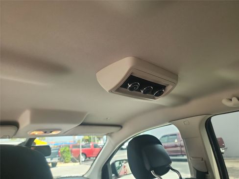Used 2019 Dodge Journey SE w/ Connectivity Group FWD image 17