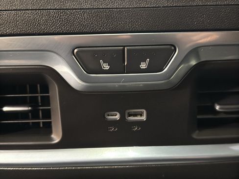 Used 2025 Chevrolet Silverado 1500 High Country w/ High Country Premium Package AWD/4WD image 16