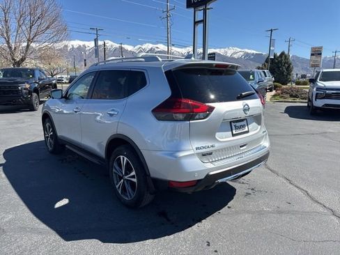Used 2020 Nissan Rogue SV w/ Premium Package image 3