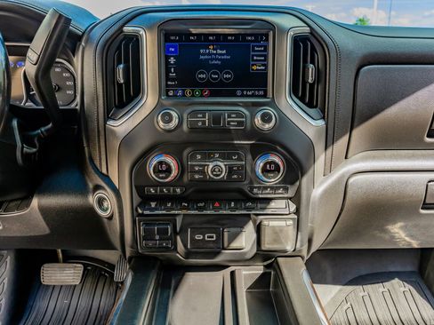 Used 2020 GMC Sierra 3500 Denali w/ Denali Ultimate Package image 24