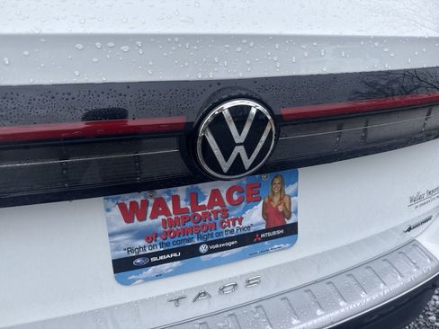 New 2026 Volkswagen Taos SE image 6