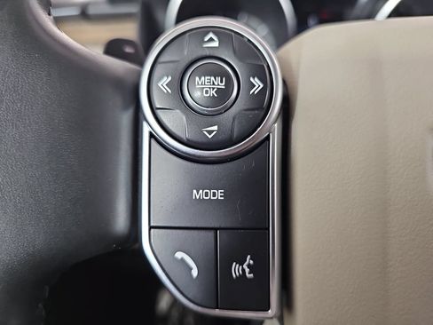 Used 2017 Land Rover Discovery HSE AWD/4WD image 17