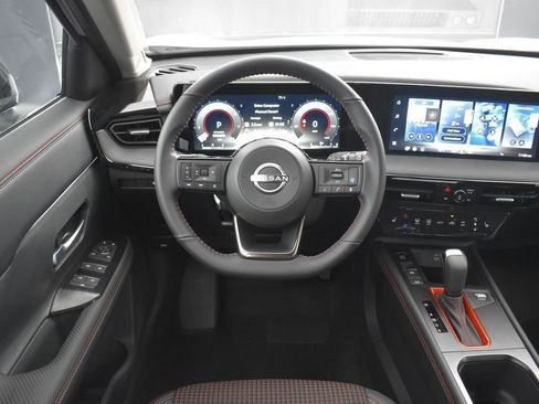 New 2026 Nissan Kicks SR w/ Cold Weather Package AWD/4WD image 13