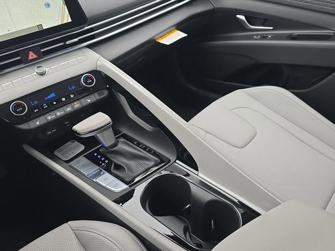 New 2026 Hyundai Elantra Limited image 24