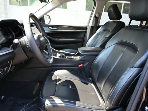 Used 2023 Jeep Grand Cherokee 4WD 4xe image 18
