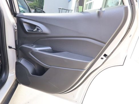New 2026 Chevrolet Trax RS w/ Sunroof Package FWD image 28