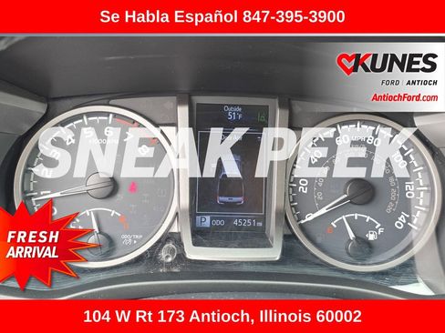 Used 2018 Toyota Tacoma SR5 AWD/4WD image 17