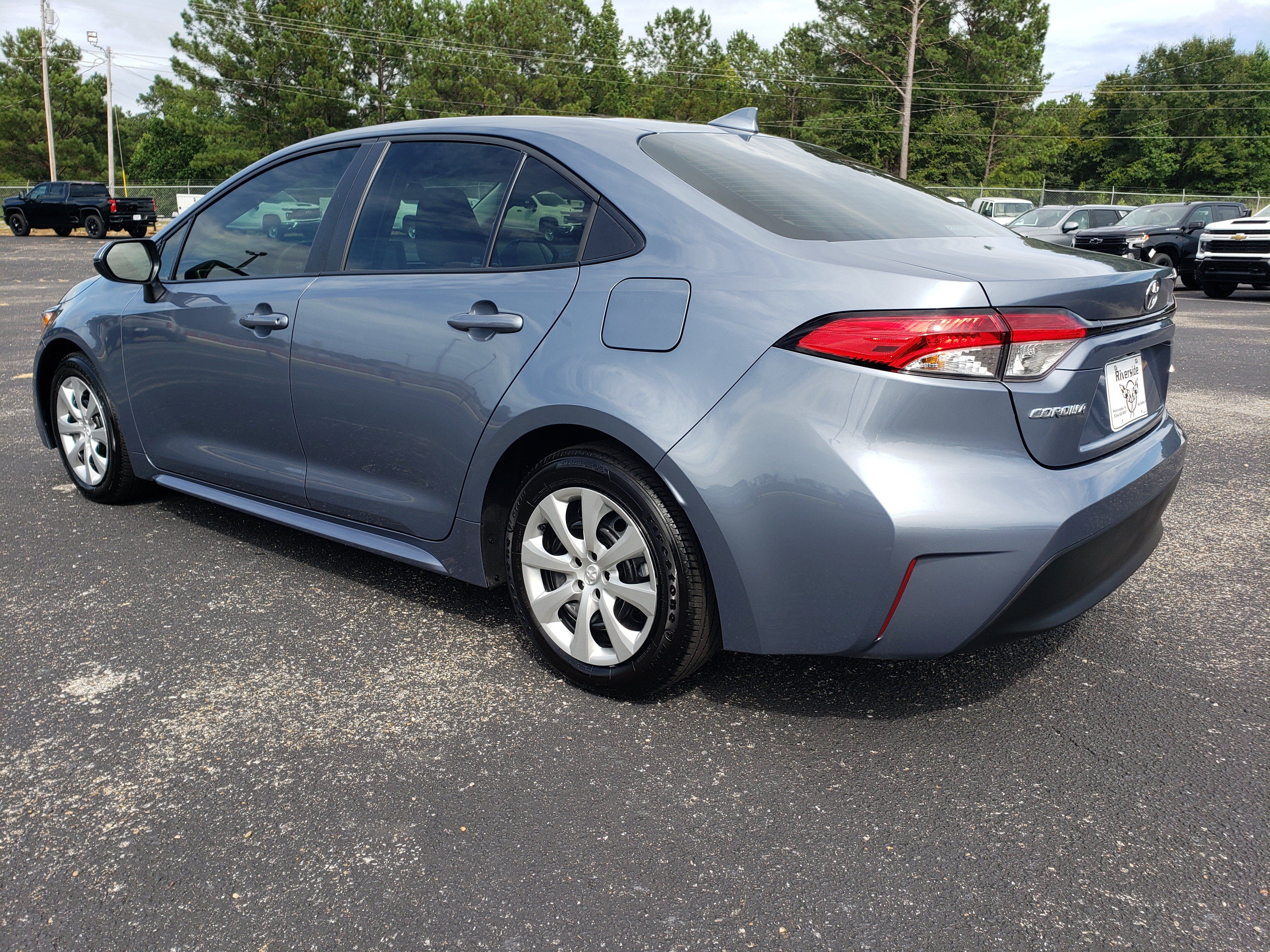 Used 2025 Toyota Corolla LE FWD image 4