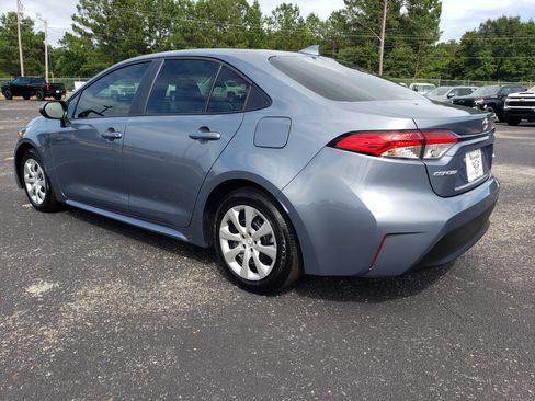 Used 2025 Toyota Corolla LE FWD image 4