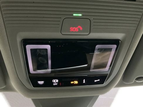 Used 2025 Volkswagen Atlas SE AWD/4WD image 43