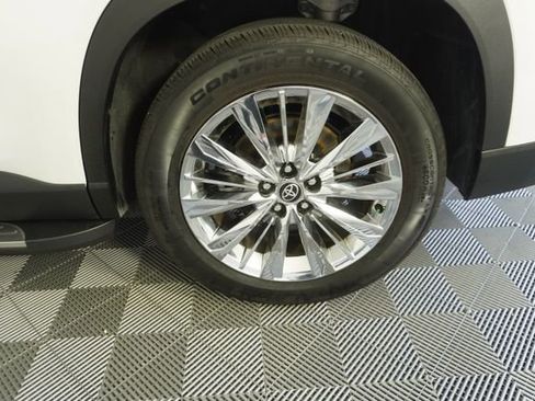 Used 2025 Toyota Grand Highlander AWD image 18