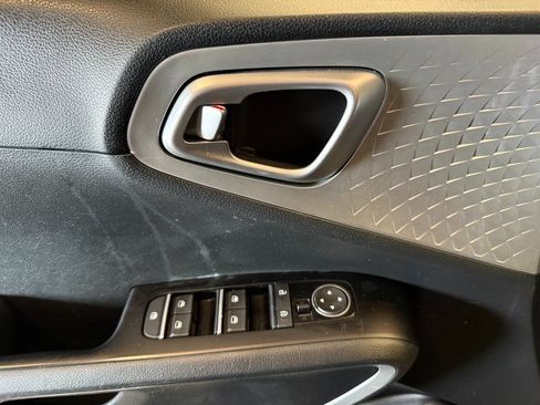 Used 2020 Kia Soul LX FWD image 18