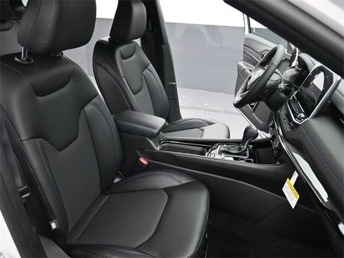 New 2026 Jeep Compass Latitude image 25