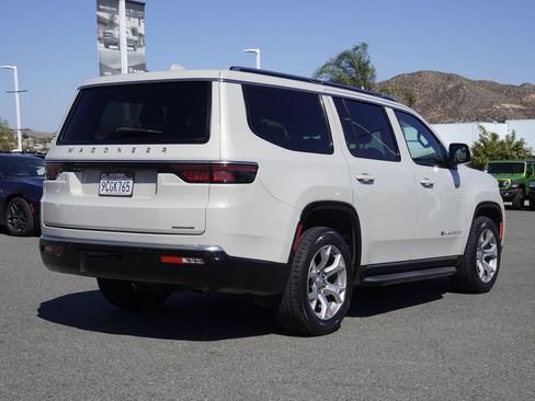 Used 2022 Jeep Wagoneer Series II RWD image 3