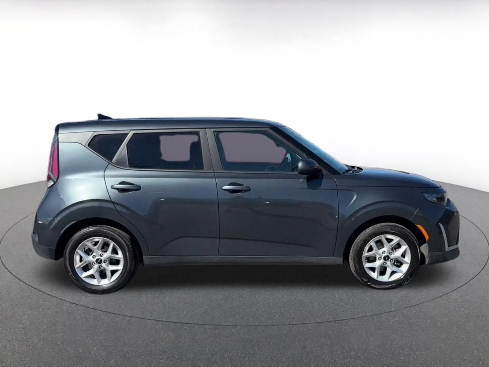 Used 2025 Kia Soul LX w/ LX Technology Package FWD image 15
