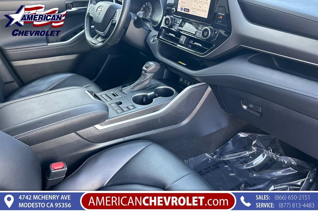 Used 2023 Toyota Highlander XLE AWD/4WD image 22