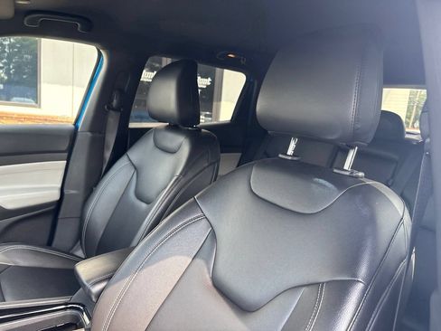 Used 2025 Jeep Compass Limited AWD/4WD image 3