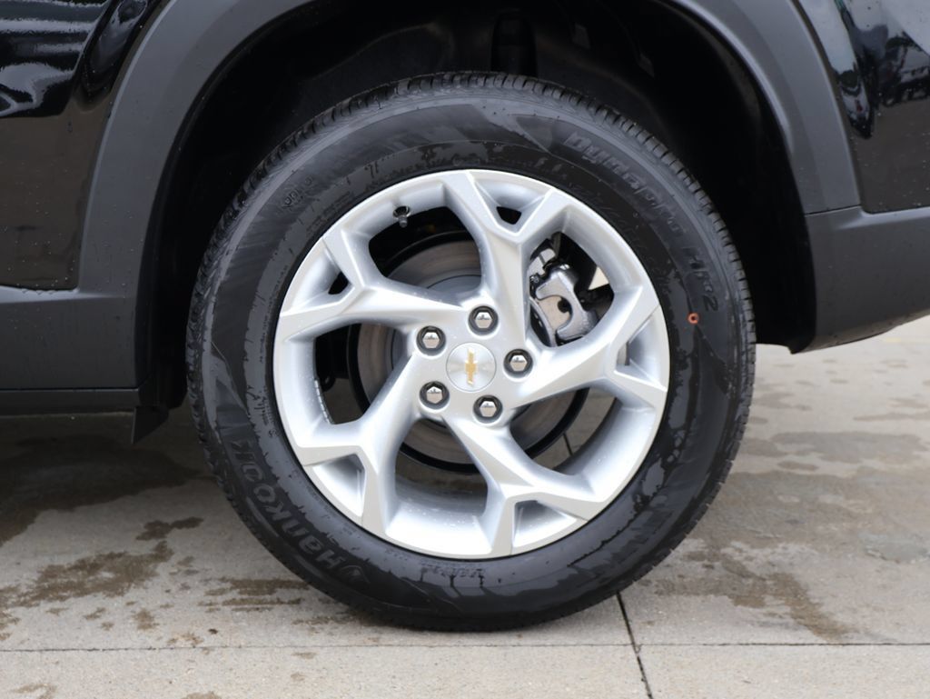New 2026 Chevrolet Trax LS w/ LS Convenience Package FWD image 34