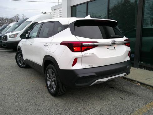 Used 2021 Kia Seltos LX image 8