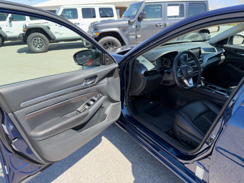 Used 2023 Nissan Altima 2.5 SR FWD image 10