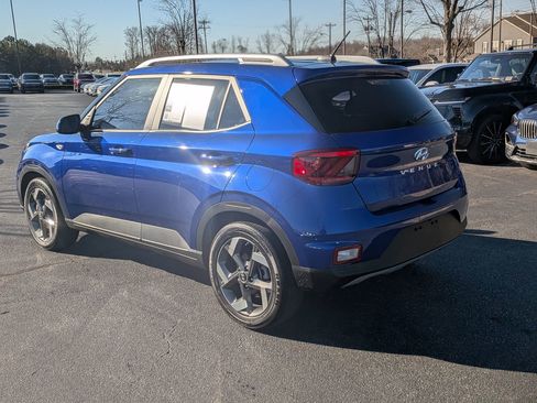 Used 2024 Hyundai Venue SEL image 7