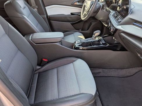 Used 2025 Chevrolet Trax LT FWD image 29