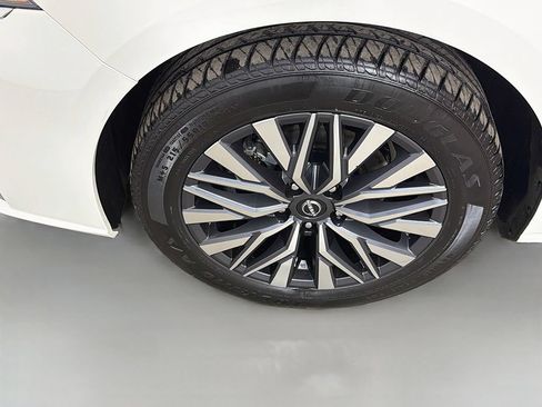 Used 2025 Nissan Altima 2.5 SV AWD/4WD image 16