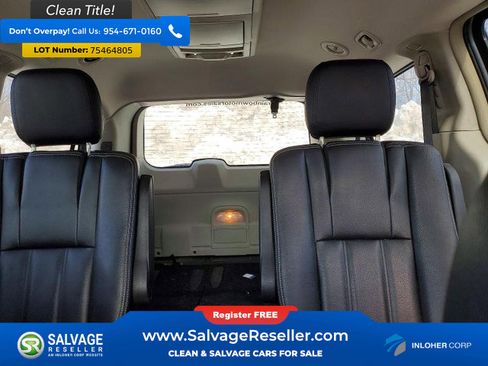 Used 2016 Chrysler Town & Country Touring image 13