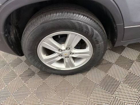Used 2019 Chevrolet Trax LT w/ LT Convenience Package FWD image 28