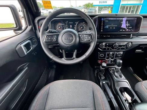 Used 2025 Jeep Wrangler Unlimited Rubicon AWD/4WD image 5