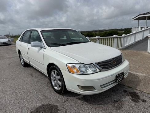 Used 2001 Toyota Avalon XLS FWD image 3
