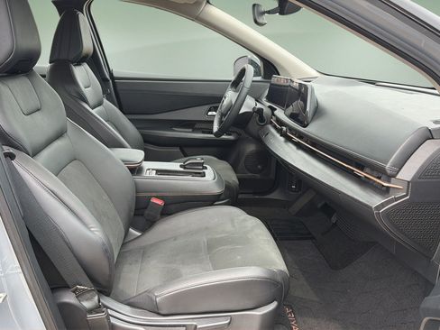 Certified 2024 Nissan Ariya AWD image 11