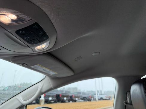 Used 2024 Chrysler Pacifica Touring-L image 21