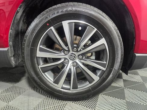 Used 2022 Toyota Venza LE AWD/4WD image 11