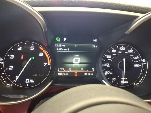 Used 2018 Alfa Romeo Giulia Ti AWD w/ TI 19 SPORT PACKAGE w/ Quick Order Package 22S Sport image 11