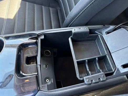 Used 2015 Ford Fusion SE FWD image 14