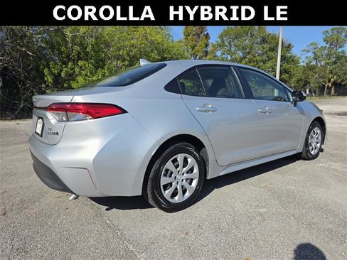 Used 2023 Toyota Corolla LE image 3