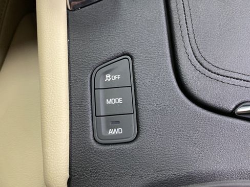 Used 2019 Cadillac XT5 AWD image 18